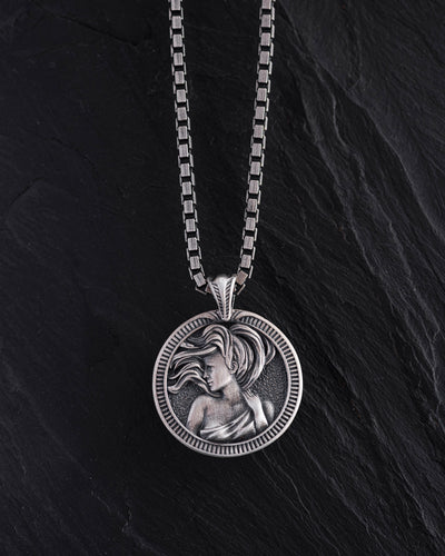 Colgante de plata del signo zodiacal VIRGO — imagen principal