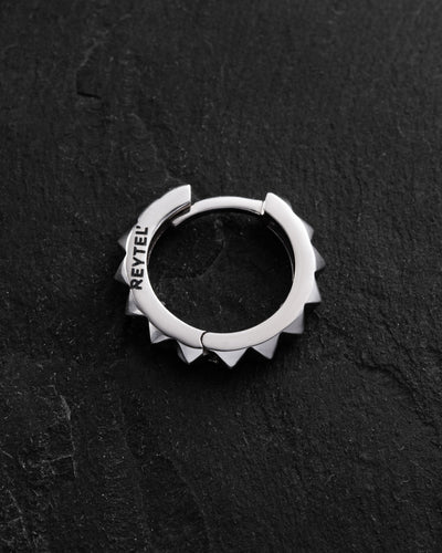 Pendiente individual de oro blanco de 14 quilates HARD — imagen principal