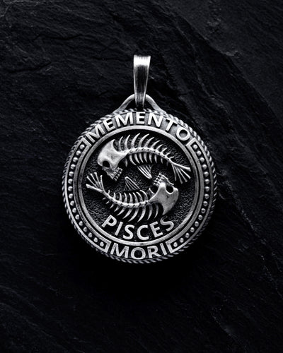 Colgante de plata del signo zodiacal PISCES. MEMENTO MORI (fish) — imagen de producto 2