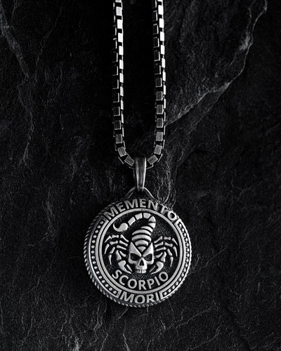 Ασημένιο μενταγιόν ζωδίου SCORPIO. MEMENTO MORI — κύρια εικόνα