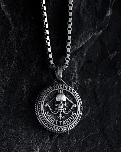 Ασημένιο μενταγιόν ζωδίου SAGITTARIUS. MEMENTO MORI — κύρια εικόνα