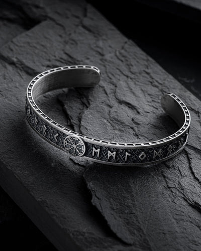 Brazalete de plata VEGVISIR WITH RUNES — imagen de producto 3