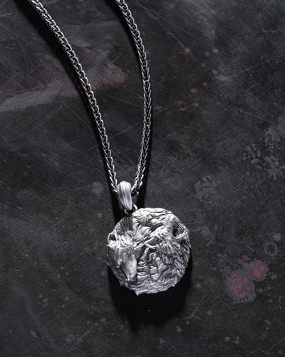 Silver pendant PAIR OF WOLVES
