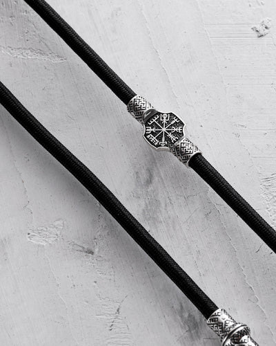 Seidenschnur VEGVISIR. SVARGA mit silbernen Einsätzen