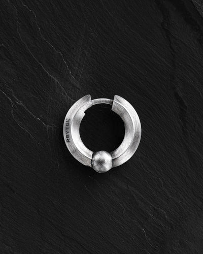 Серебряная одинарная серьга AVENIR