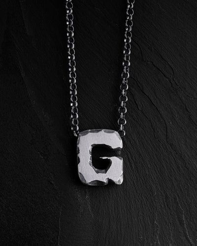 Colgante con letra G y cadena — imagen principal