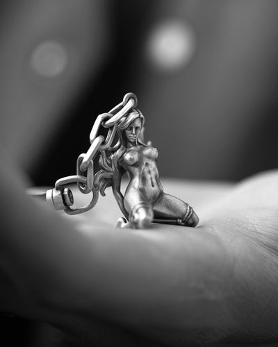 Silver nyckelring NAKED – huvudbild