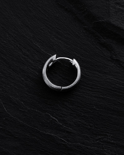 Einzelner Ohrring aus 14-karätigem Weißgold THE HOOP