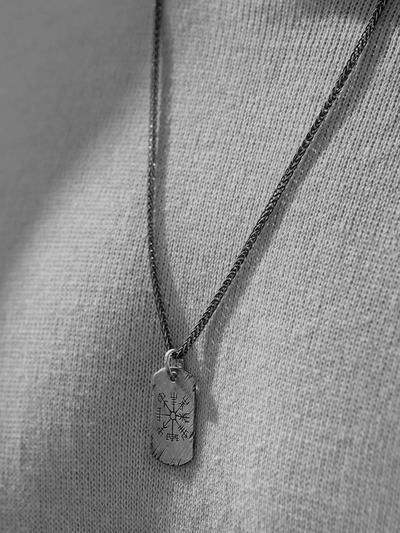 Silver dog tag VEGVISIR