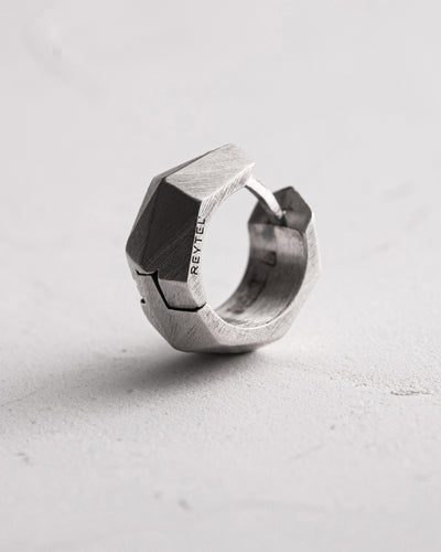 Boucle d'oreille simple en argent FACETTES — vue 3