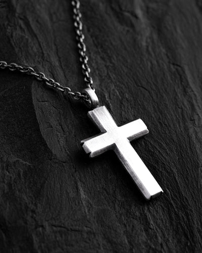 Cruz de plata con cadena VÉRITÉ — imagen de producto 3