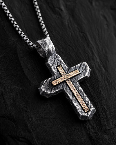 Cruz de plata CALVARY CROSS. IN GOD WE TRUST (incrustación de oro amarillo de 18 quilates) — imagen principal