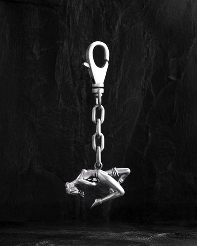 Silver nyckelring SHIBARI – INVERTED SUSPENSION – huvudbild