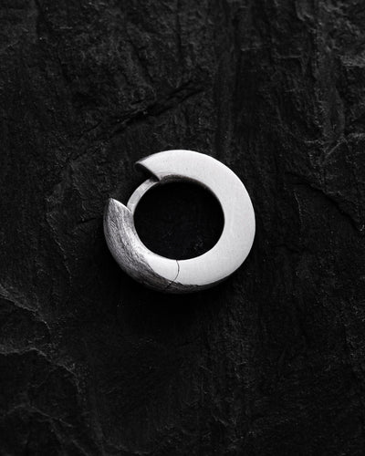 Pendiente de aro de plata RELEASE — imagen de producto 3