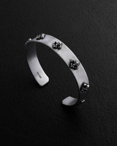 Stelt silverarmband FLEUR DE LIS – huvudbild
