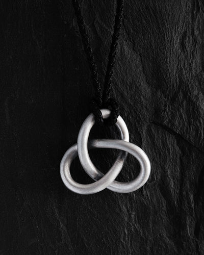 Colgante de plata TRINITY (con cordón) — imagen principal