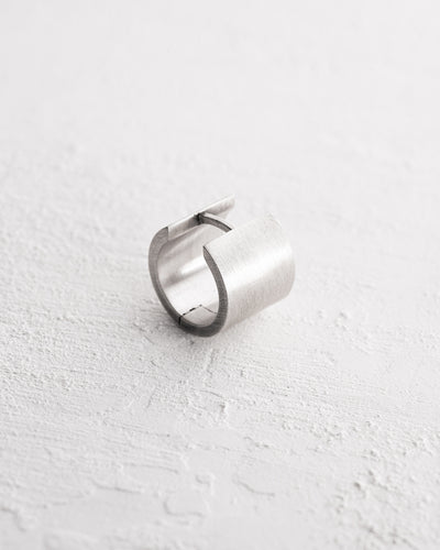 Pendiente individual de plata SOLID — imagen de producto 3