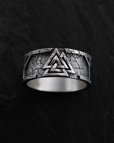 Серебряное кольцо ВАЛКНУТ. VALKNUT. RUNES