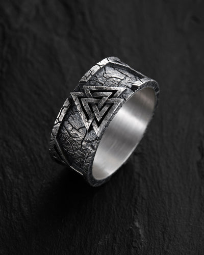 Серебряное кольцо ВАЛКНУТ. VALKNUT. RUNES