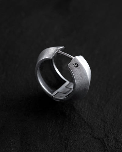 Silver single hoop earring BREAKPOINT