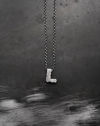 Colgante con letra L y cadena — imagen de producto 3
