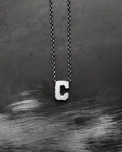 Colgante con letra C y cadena — imagen de producto 5