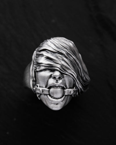 Silverring SUBMISSIVE – huvudbild