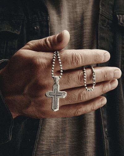Strieborný kríž CALVARY CROSS. V BOHA DÔVERUJEME – hlavný pohľad