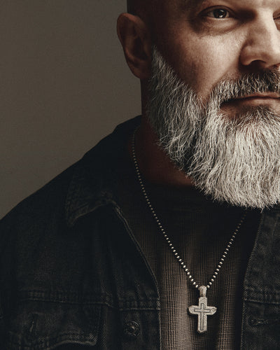 Strieborný kríž CALVARY CROSS. V BOHA DÔVERUJEME – pohľad 3
