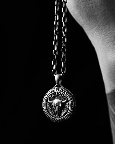 Pandantiv din argint Zodiac sign – TAURUS. MEMENTO MORI (bull) — imaginea 2