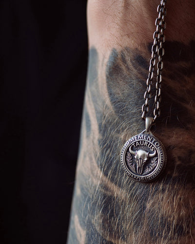 Pandantiv din argint Zodiac sign – TAURUS. MEMENTO MORI (bull) — imaginea 3