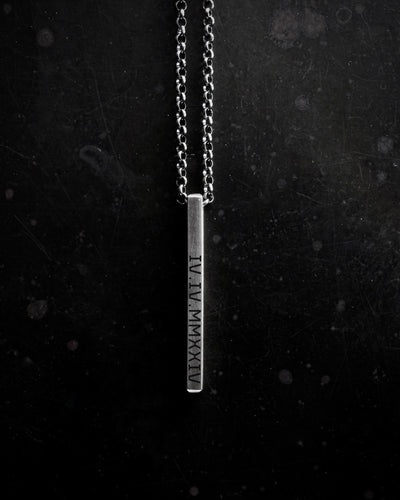 Colgante de plata con cadena DATE — imagen principal
