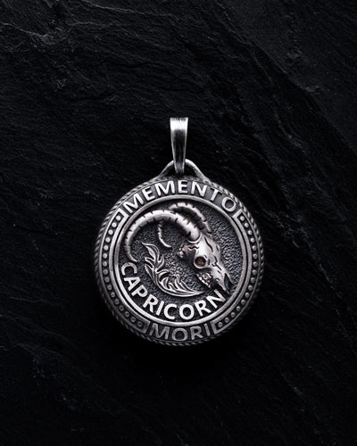 Ασημένιο μενταγιόν ζωδίου CAPRICORN. MEMENTO MORI (Ibex) — εικόνα προϊόντος 2