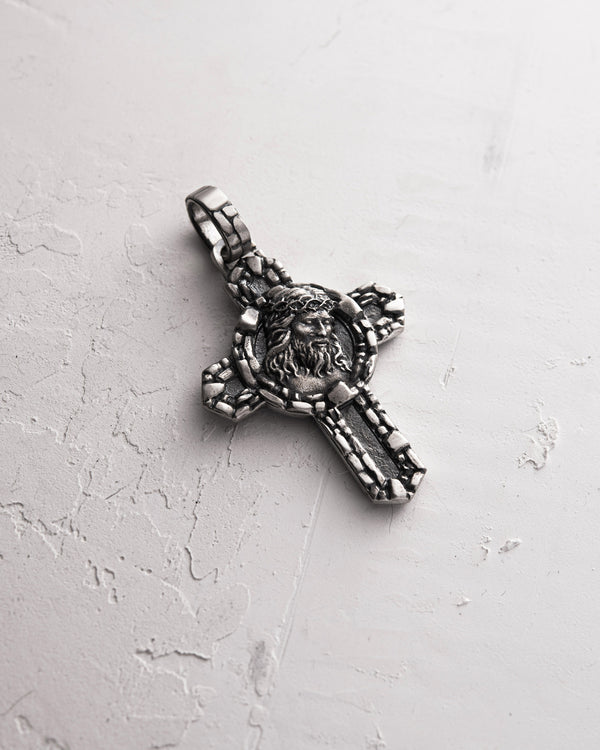 Croce d'argento GESÙ CRISTO. ILLUMINAZIONE