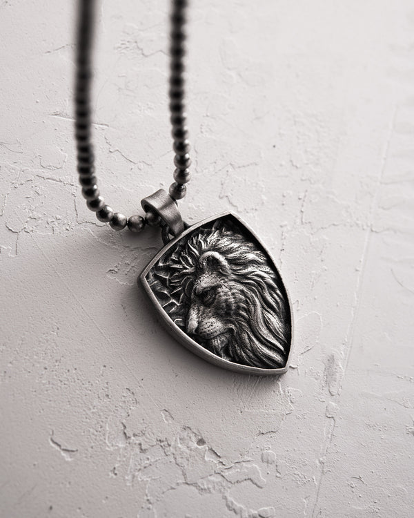 Pendentif en argent - bouclier LION