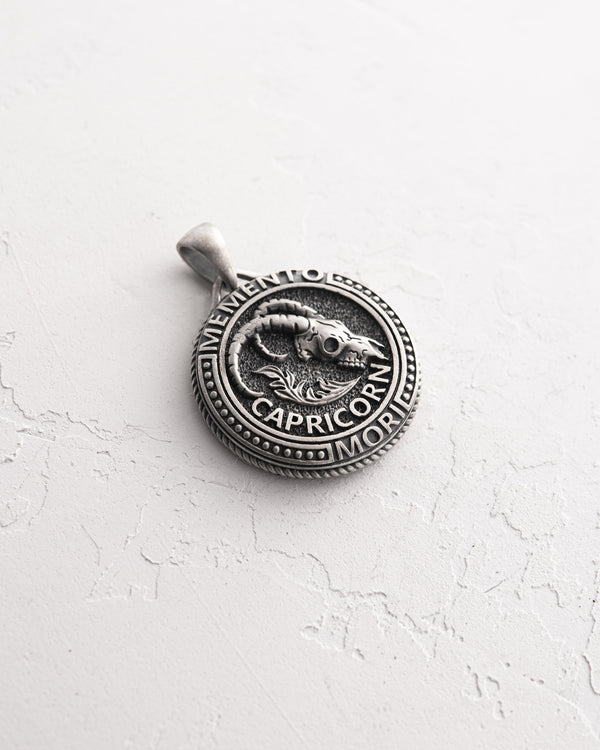 Silberanhänger Sternzeichen - STEINBOCK. MEMENTO MORI (Steinbock)
