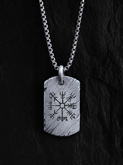 Silver dog tag VEGVISIR