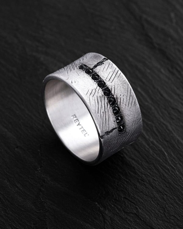 Silberring ERVARING. SCHWARZE STEINE