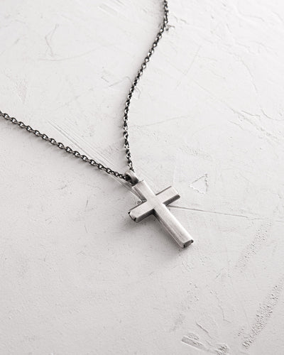 Croce d'argento su catena VÉRITÉ