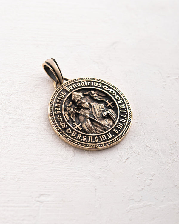 Ciondolo SANCTUS BENEDICTUS (oro giallo 14k)