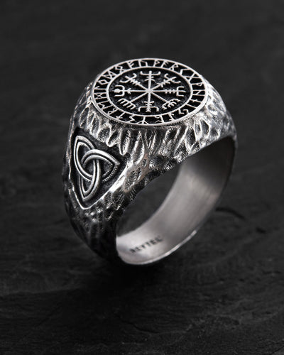 Anello in argento VEGVISIR. RUNES