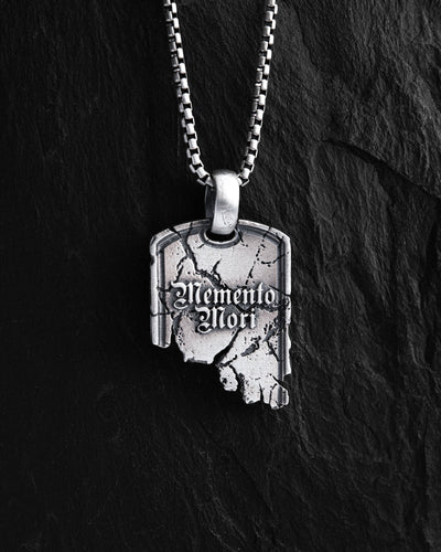 Stříbrný přívěsek SCRIPTUM. MEMENTO MORI